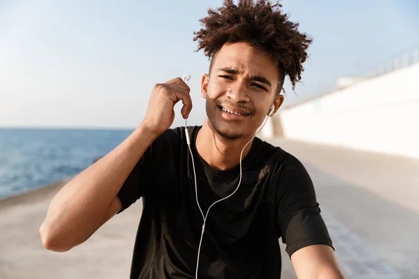 Close Young African Teenager Beach Listening Music Earphones — Stock Photo, Image