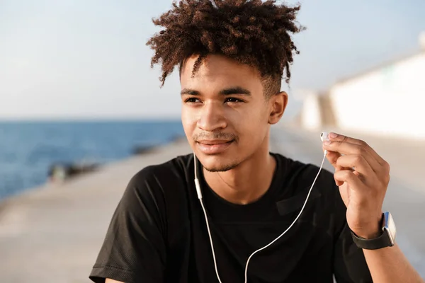 Close Young African Teenager Beach Listening Music Earphones Looking Away — Stock Photo, Image