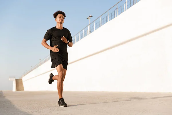 Imagem Jovem Desportista Livre Praia Correndo — Fotografia de Stock