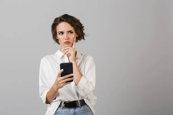 Imagen Pensar Confundida Joven Mujer Negocios Posando Aislada Sobre Fondo — Foto de Stock