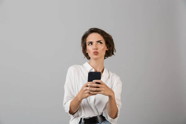 Imagen Pensar Confundida Joven Mujer Negocios Posando Aislada Sobre Fondo — Foto de Stock