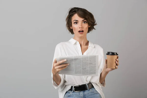 Imagen Una Joven Empresaria Sorprendida Posando Aislada Sobre Fondo Gris — Foto de Stock