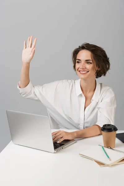 Imagem Jovem Mulher Negócios Alegre Posando Isolado Sobre Fundo Parede — Fotografia de Stock