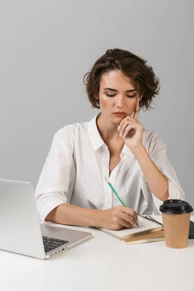 Image Young Serious Business Woman Posing Isolated Grey Wall Background — Stock Photo, Image