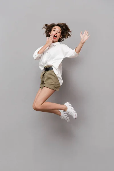 Imagen Longitud Completa Joven Años Sonriendo Saltando Aislado Sobre Fondo —  Fotos de Stock