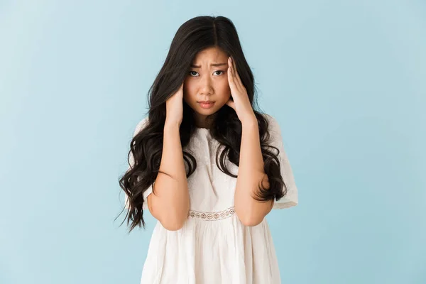 Immagine Triste Giovane Asiatica Bella Donna Con Mal Testa Isolato — Foto Stock