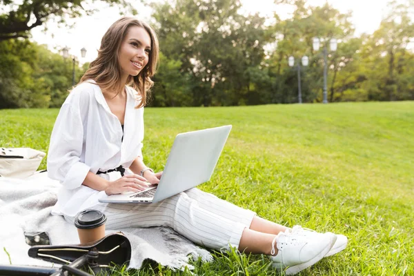 Cheerful Young Woman Bicyclist Spending Time Park Sitting Grass Using — Stock Photo, Image