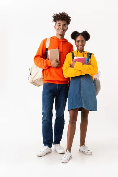 Foto Comprimento Total Estudantes Afro Americanos Roupas Coloridas Segurando Cadernos — Fotografia de Stock