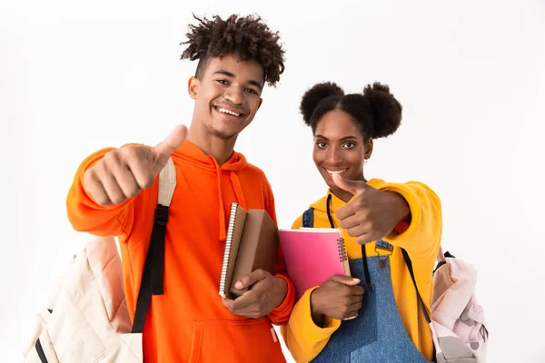 Foto Estudiantes Afroamericanos Con Mochilas Que Sostienen Libros Ejercicios Aislados — Foto de Stock