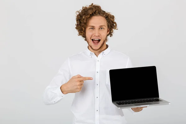 Bello Eccitato Giovane Uomo Affari Piedi Isolato Sfondo Bianco Tenendo — Foto Stock