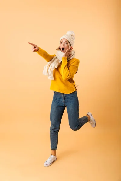 Photo Cute Excited Woman Wearing Scarf Hat Posing Isolated Yellow — Stock Photo, Image