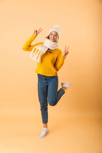 Photo Cute Excited Woman Wearing Scarf Hat Posing Isolated Yellow — Stock Photo, Image