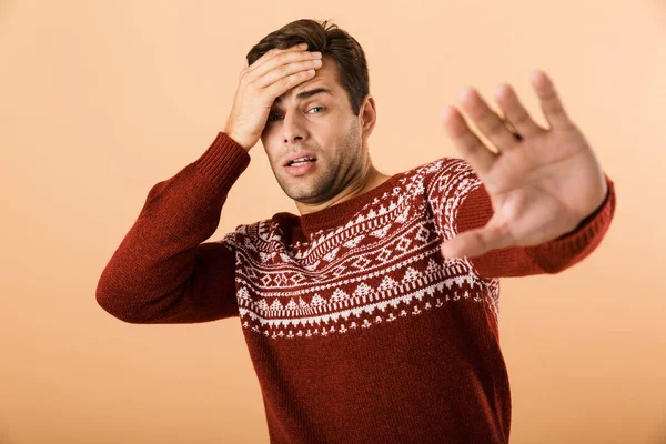 Imagen Del Hombre Confundido Años Con Rastrojo Usando Suéter Punto —  Fotos de Stock
