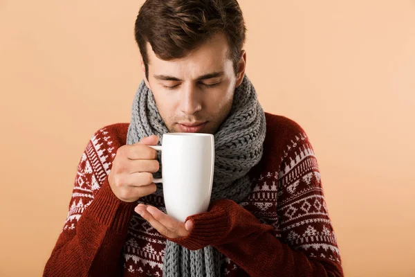 Nahaufnahme Eines Gutaussehenden Jungen Mannes Pullover Und Schal Der Tee — Stockfoto