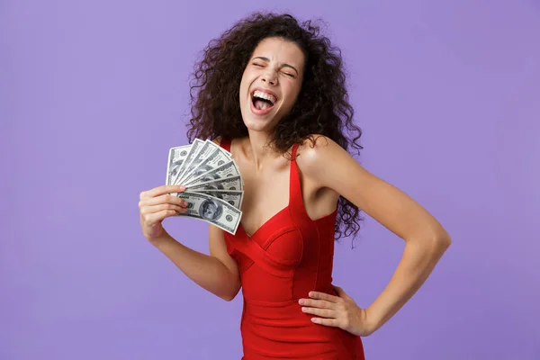 Imagen Mujer Glamour Años Usando Vestido Rojo Sonriendo Sosteniendo Ventilador — Foto de Stock