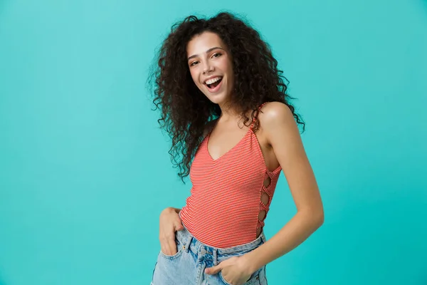 Imagem Mulher Linda 20S Vestindo Roupas Casuais Sorrindo Isolado Sobre — Fotografia de Stock