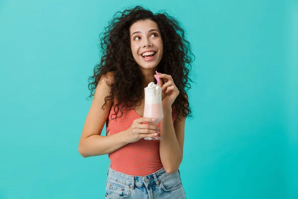 Beeld Van Europese Vrouw 20S Dragen Casual Kleding Drinken Cocktail — Stockfoto