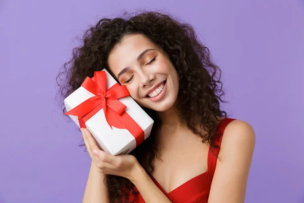 Portrait Une Belle Femme Aux Cheveux Bouclés Foncés Portant Une — Photo