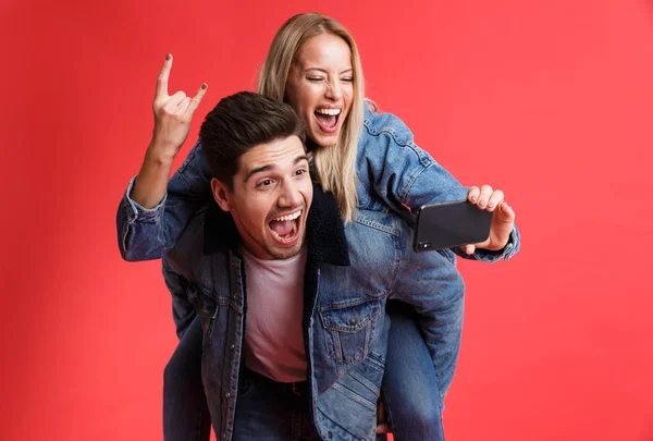 Portrait Jeune Couple Excité Vêtu Vestes Denim Debout Ensemble Isolé — Photo