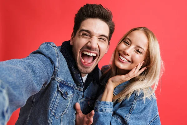 Portrait Jeune Couple Excité Vêtu Vestes Denim Debout Ensemble Isolé — Photo