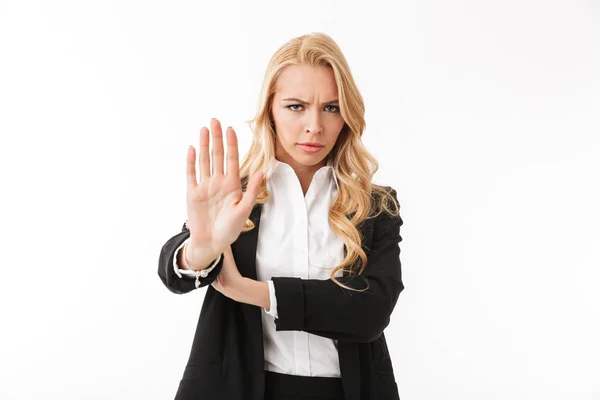 Foto Allvarliga Affärskvinna Bär Office Kostym Visar Palm Kameran Menande — Stockfoto