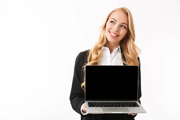 Photo Caucasian Businesswoman Wearing Office Suit Smiling While Holding Laptop — Stock Photo, Image