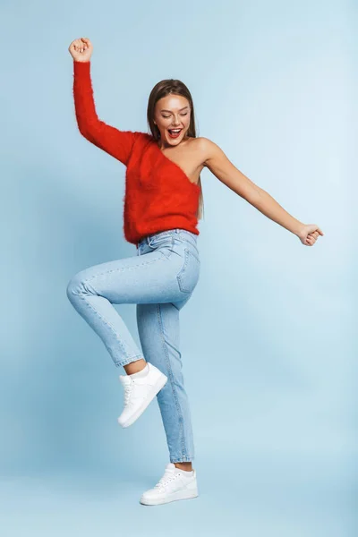 Retrato Larga Duración Una Bonita Joven Pie Aislada Sobre Fondo — Foto de Stock