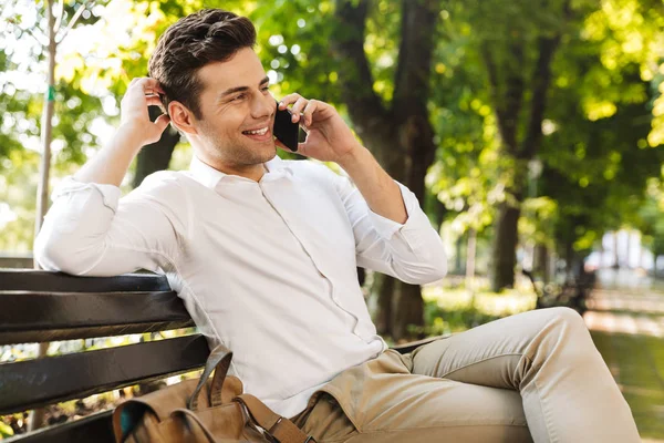 Happy Young Businessman Sitting Bench Outdoors Talking Mobile Phone — Stock Photo, Image