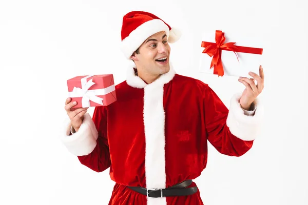Retrato Hombre Excitado 30S Traje Santa Claus Sombrero Rojo Sosteniendo —  Fotos de Stock