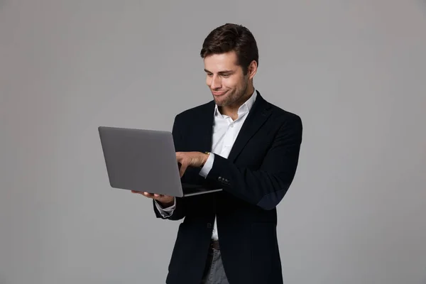 Imagem Homem Negócios Feliz Anos Terno Regozijando Usar Laptop Isolado — Fotografia de Stock