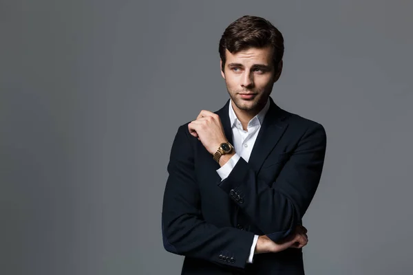 Retrato Joven Hombre Negocios Guapo Vestido Traje Aislado Sobre Fondo — Foto de Stock