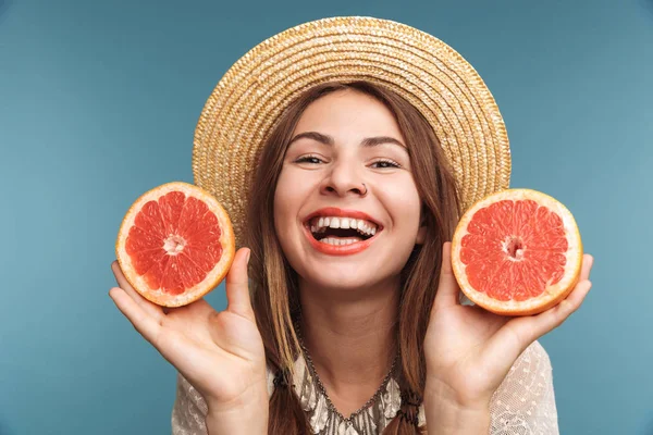 Bild Einer Glücklichen Hübschen Frau Posiert Isoliert Über Blauem Wandhintergrund — Stockfoto