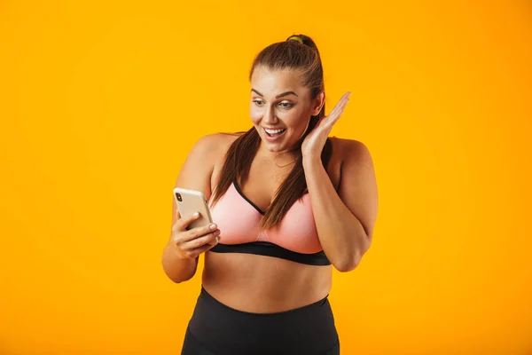 Retrato Una Mujer Fitness Alegre Con Sobrepeso Usando Ropa Deportiva — Foto de Stock