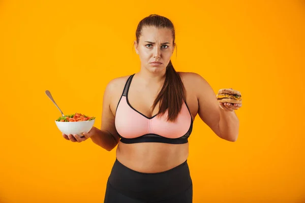 Retrato Uma Mulher Com Excesso Peso Perturbado Fitness Vestindo Roupas — Fotografia de Stock