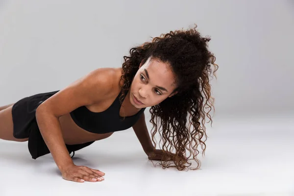 Portrait Afro American Young Strong Sportswoman Doing Plank Exercise Isolated — Stock Photo, Image