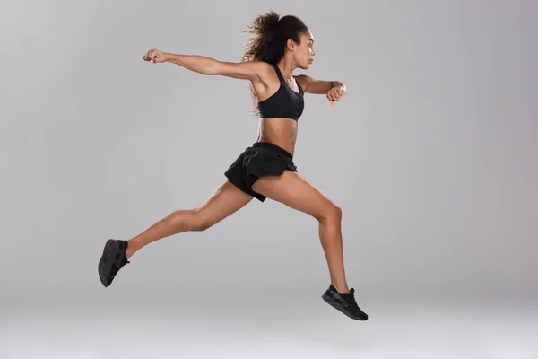 Imagen Increíble Hermosa Mujer Deportiva Fuerte Saltando Aislado — Foto de Stock