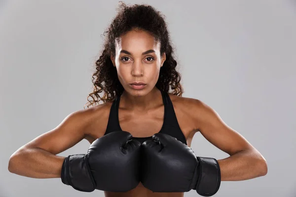 Portrait Afro American Confident Young Sportswoman Doing Boxing Isolated Gray — Stock Photo, Image