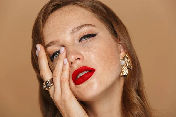 Close Beautiful Young Woman Wearing Makeup Jewelry Accessories Posing Isolated — Stock Photo, Image