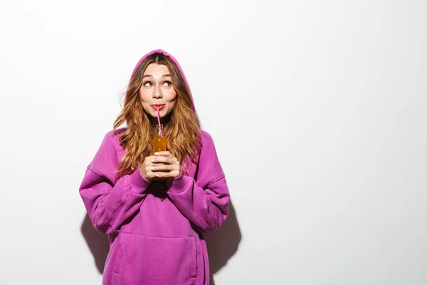Πορτρέτο Της Χαρούμενης Γυναίκας 20S Πίνοντας Σόδα Που Χρησιμοποιούν Άχυρο — Φωτογραφία Αρχείου
