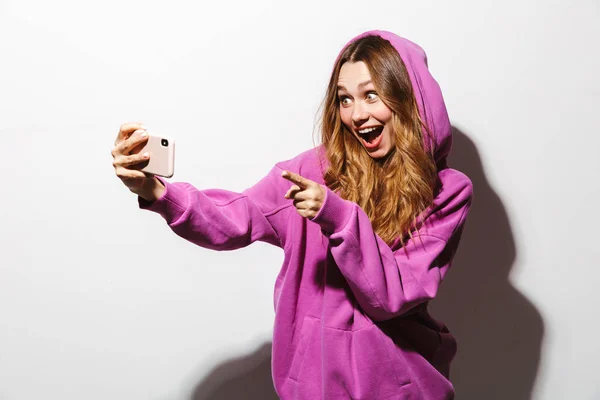 스마트폰 Selfie 절연을 셔츠의 초상화 — 스톡 사진