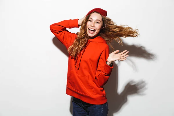 Πορτρέτο Της Χαρούμενη Γυναίκα 20S Φορούν Casual Ρούχα Γελώντας Ενώ — Φωτογραφία Αρχείου