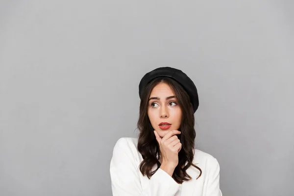 Portrait Pensive Young Woman Wearing Beret Standing Isolated Gray Background — Stock Photo, Image