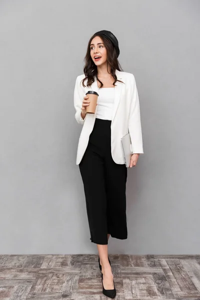 Full Length Portrait Young Businesswoman Gray Background Holding Takeaway Coffee — Stock Photo, Image