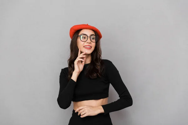 Portrait Smiling Young Woman Dressed Hat Eyeglasses Standing Gray Background — Stock Photo, Image