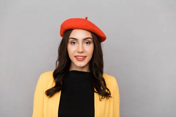 Close Smiling Young Woman Red Hat Standing Gray Background Looking — Stock Photo, Image