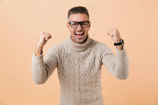 Porträt Eines Glücklichen Reifen Mannes Pullover Der Isoliert Vor Beigem — Stockfoto