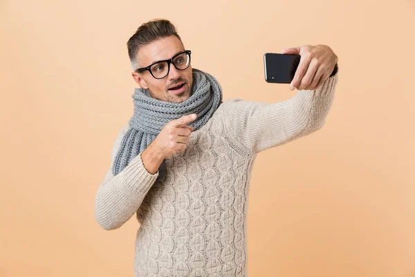 Portrait Smiling Man Dressed Sweater Scarf Standing Isolated Beige Background — Stock Photo, Image