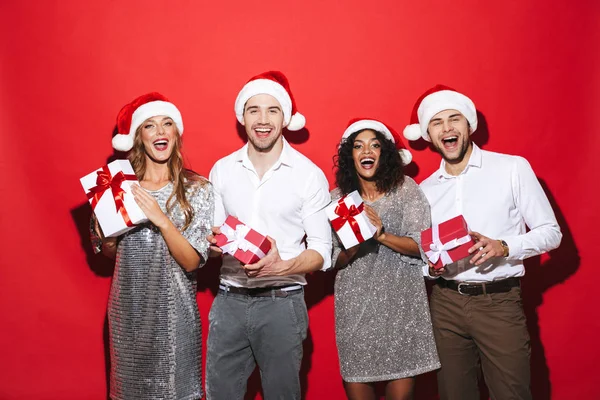 Grupo Quatro Amigos Vestidos Forma Inteligente Feliz Isolado Sobre Fundo — Fotografia de Stock