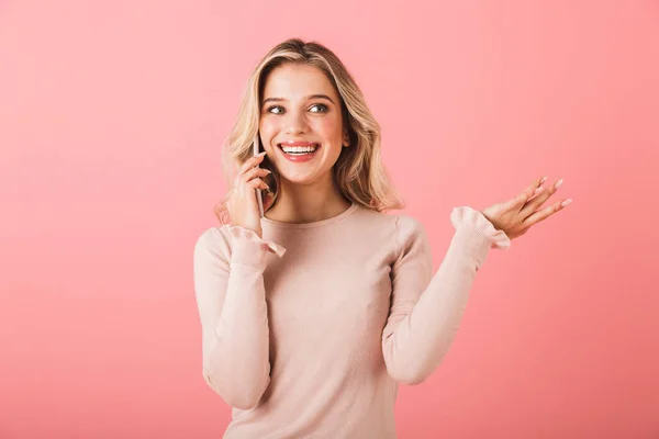 Retrato Uma Jovem Mulher Feliz Vestindo Suéter Isolado Sobre Fundo — Fotografia de Stock