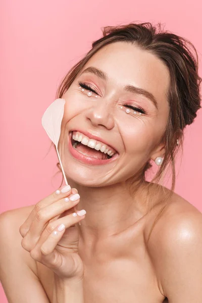 Foto Una Bella Felice Ridere Giovane Donna Posa Isolata Sfondo — Foto Stock